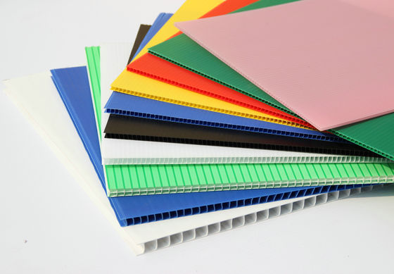 Papan Berongga PP Bergelombang Plastik Putih Ketebalan 10MM